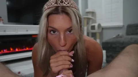 Slutty 18 Year Old Girl Breaks in the New Year with a Massive Facial!!